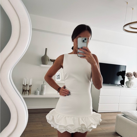 Zara White Mini Dress Jumpsuit with Ruffle Hem - Picture 3 of 6